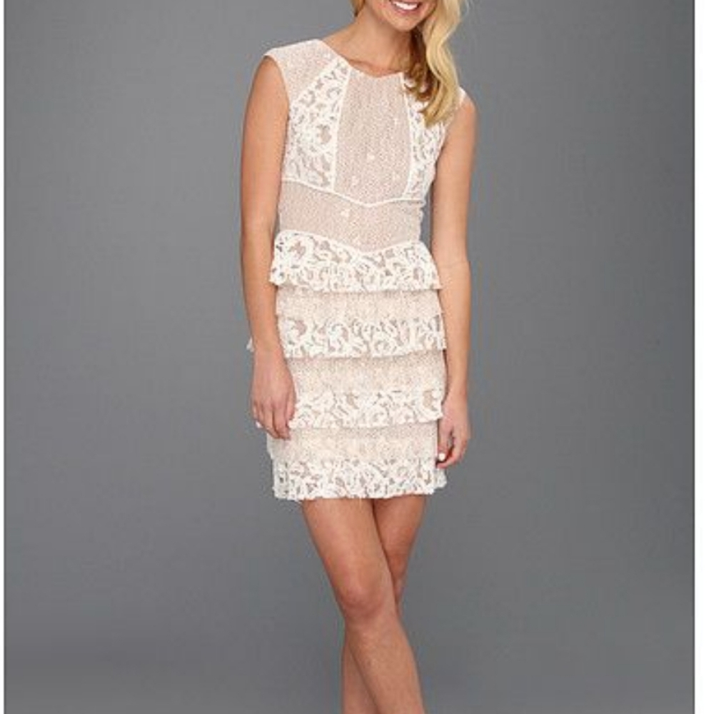 Bcbgmaxazria Kayla Gardenia lace dress size small petite